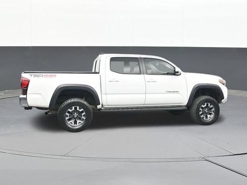 Used 2018 Toyota Tacoma TRD Off-Road AWD/4WD image 16
