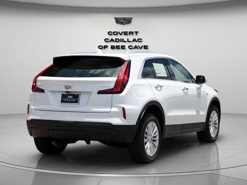 Used 2024 Cadillac XT4 Luxury w/ Cold Weather Package image 6