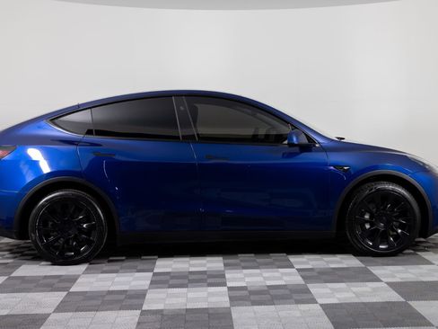 Used 2024 Tesla Model Y Long Range image 9