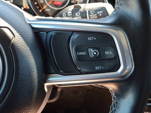 Used 2022 Jeep Wrangler Unlimited Sahara w/ Cold Weather Group AWD/4WD image 23