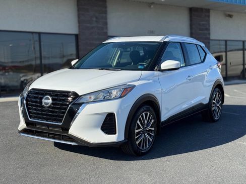 Used 2023 Nissan Kicks SV image 2