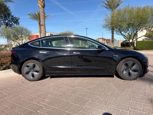 Used 2020 Tesla Model 3 Standard Range image 2