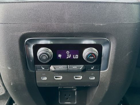 Used 2023 GMC Yukon Denali Ultimate AWD/4WD image 18