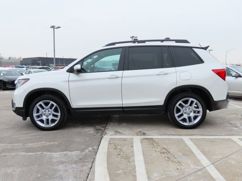 Used 2025 Honda Passport EX-L image 4