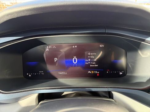 Certified 2024 Volkswagen Taos SE w/ Panoramic Sunroof Package image 17