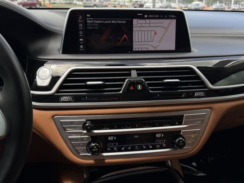 Used 2020 BMW 750i xDrive w/ Executive Package AWD/4WD image 31