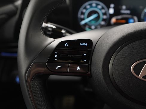 Certified 2025 Hyundai Elantra SEL w/ Cargo Package image 23