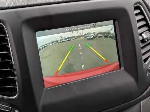 Used 2018 Jeep Compass Latitude w/ Popular Equipment Group image 19