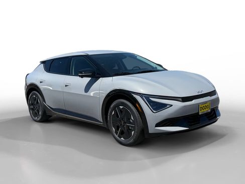 New 2026 Kia EV6 Wind RWD image 7