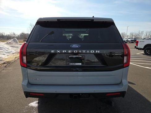 Used 2025 Ford Expedition Active image 9