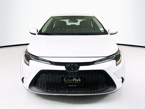 Used 2021 Toyota Corolla LE FWD image 2