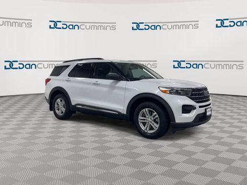 Used 2021 Ford Explorer XLT image 2