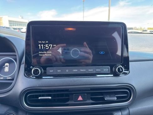 Used 2022 Hyundai Kona Limited AWD/4WD image 11