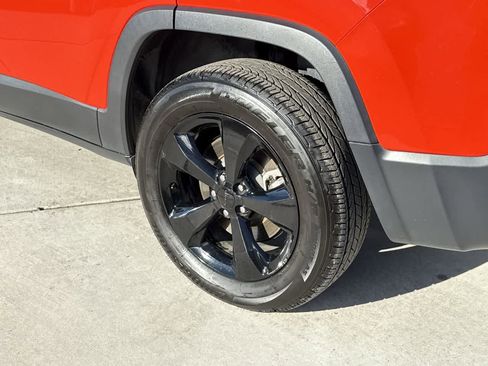 Used 2021 Jeep Cherokee Latitude Plus image 8