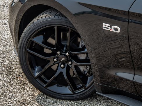 Used 2015 Ford Mustang GT Premium RWD image 9