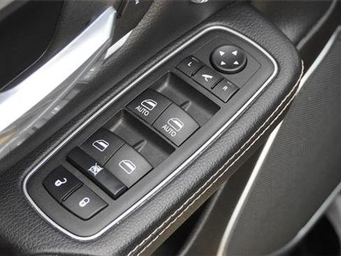 Certified 2023 RAM 1500 Laramie image 21