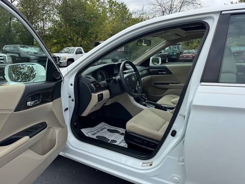 Used 2016 Honda Accord EX image 9