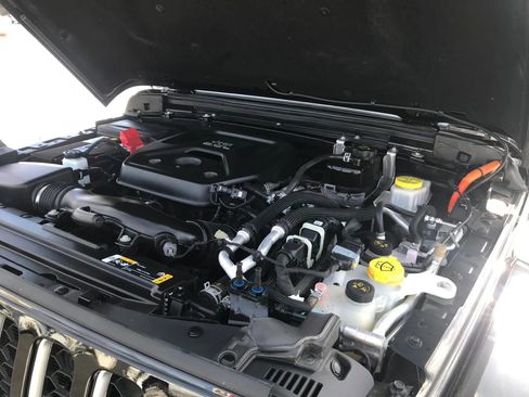 Used 2023 Jeep Wrangler Unlimited Sahara w/ Cold Weather Group image 58