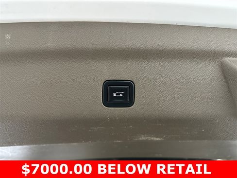 Used 2021 GMC Yukon XL Denali w/ Denali Premium Package image 22