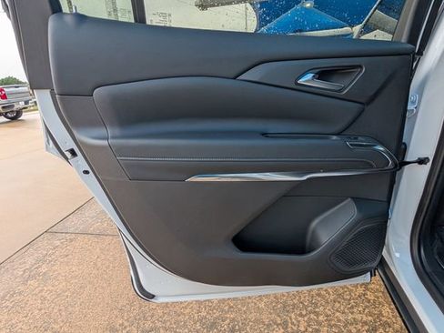New 2026 Chevrolet Traverse LT w/ Driver Confidence Package FWD image 9