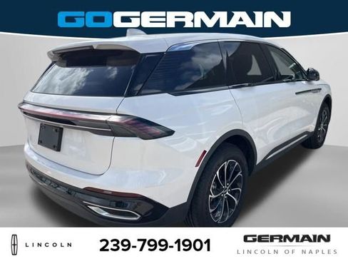 Used 2025 Lincoln Nautilus Premier image 7