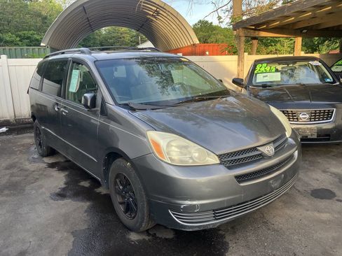 Used 2005 Toyota Sienna CE FWD image 2