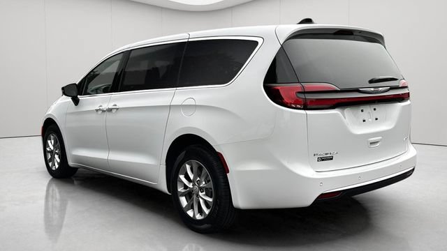 New 2025 Chrysler Pacifica Select AWD/4WD image 9