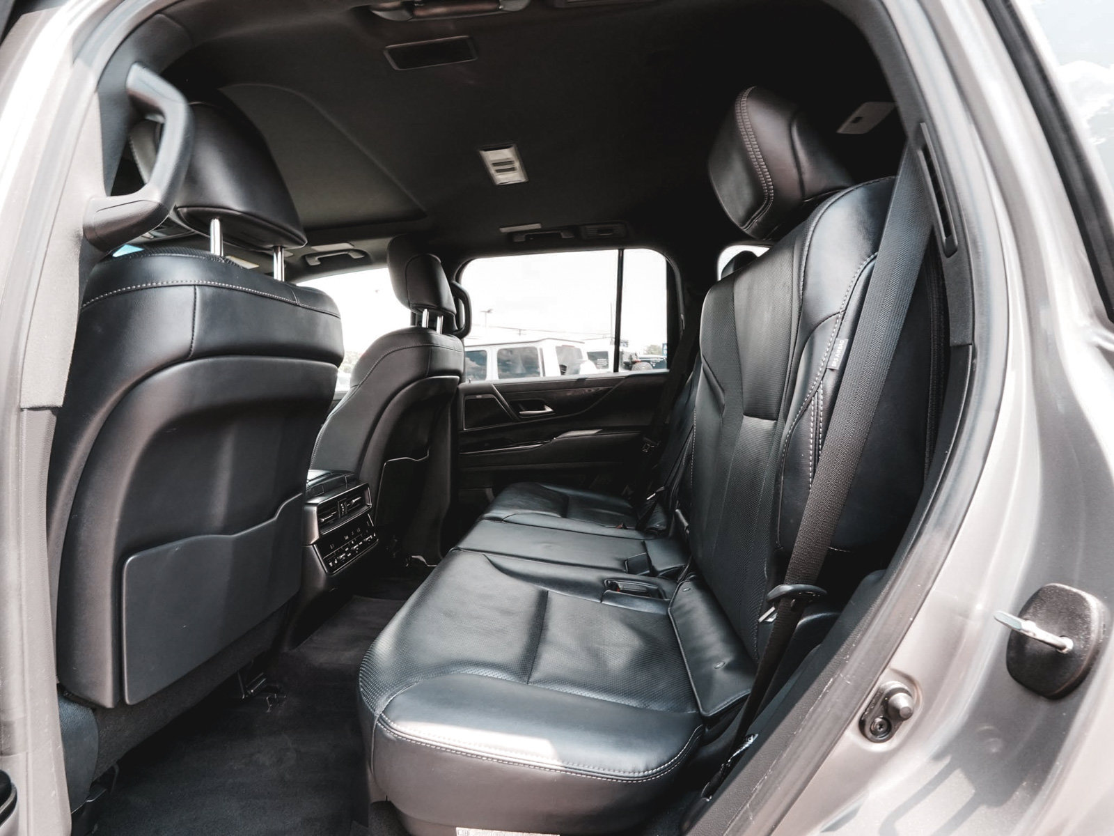 Used 2022 Lexus LX 600 4WD w/ Appearance Package image 31