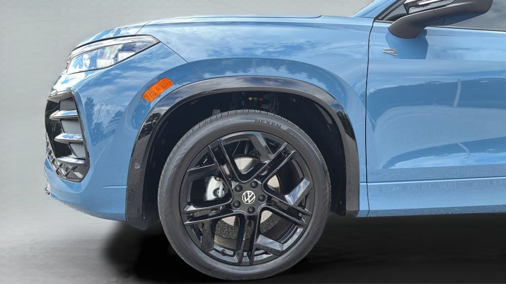 New 2026 Volkswagen Tiguan SE R-Line FWD image 38