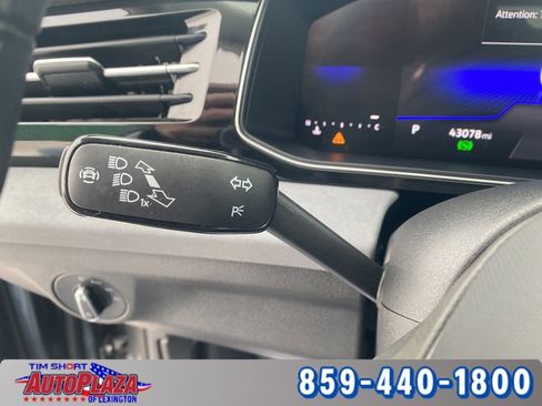 Used 2025 Volkswagen Jetta SE image 14