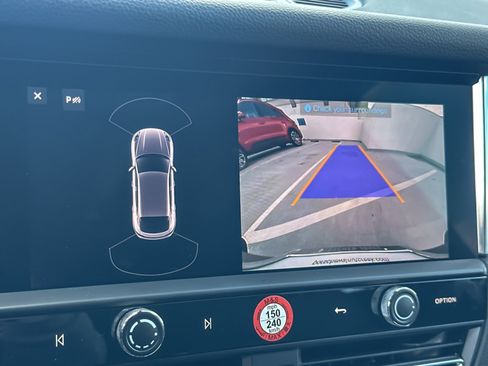 Used 2025 Porsche Macan image 20