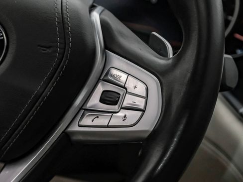 Used 2018 BMW 750i image 21