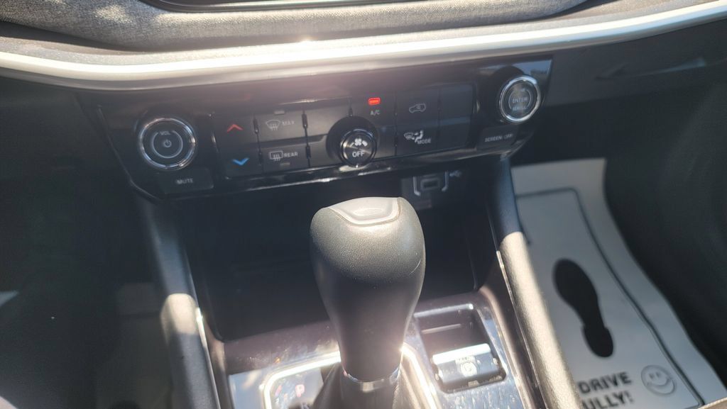 Used 2024 Jeep Compass Latitude AWD/4WD image 22
