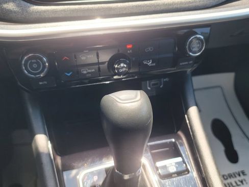 Used 2024 Jeep Compass Latitude AWD/4WD image 22