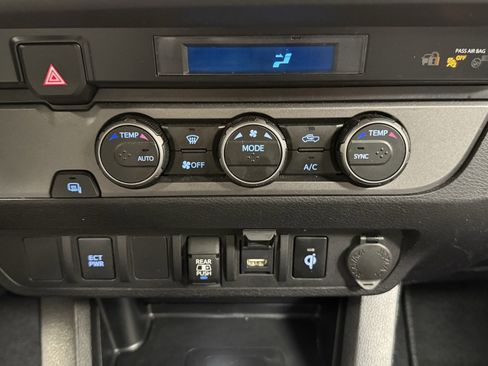 Used 2022 Toyota Tacoma TRD Off-Road image 20