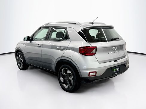 Used 2025 Hyundai Venue SEL FWD image 5
