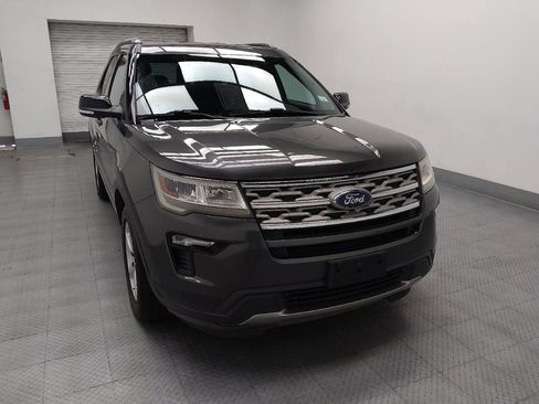 Used 2018 Ford Explorer XLT w/ Equipment Group 202A FWD image 14