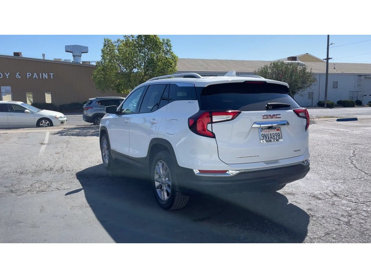 Used 2024 GMC Terrain SLT AWD/4WD image 9