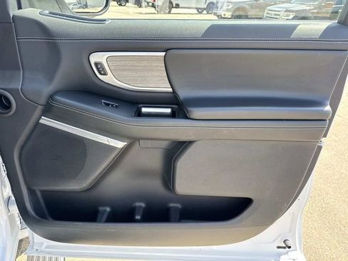 Used 2025 Ford Expedition Max Platinum image 17
