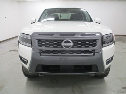 New 2025 Nissan Frontier SL image 9