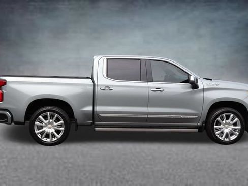 Used 2025 Chevrolet Silverado 1500 High Country w/ High Country Premium Package AWD/4WD image 2