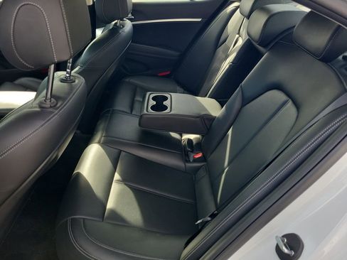 Used 2023 Genesis G70 2.0T image 8