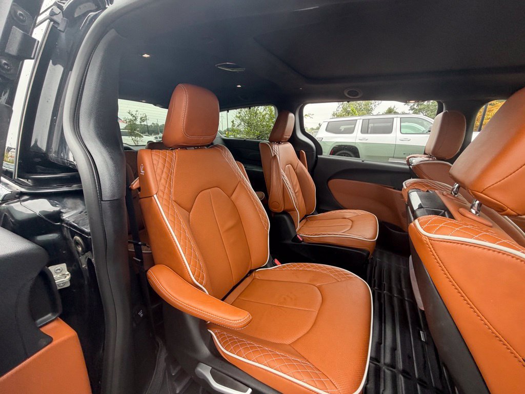 Used 2024 Chrysler Pacifica Pinnacle FWD image 46