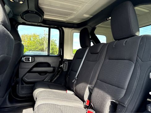 Used 2019 Jeep Wrangler Unlimited Sahara AWD/4WD image 19