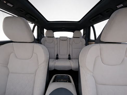 Certified 2026 Volvo XC90 T8 Plus w/ Protection Package Premier AWD/4WD image 16