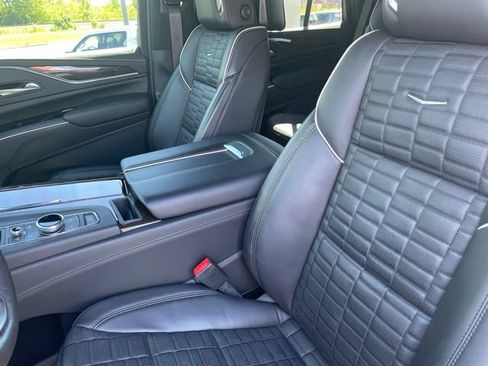 Used 2024 Cadillac Escalade Sport Platinum w/ LPO, ONYX Package AWD/4WD image 8