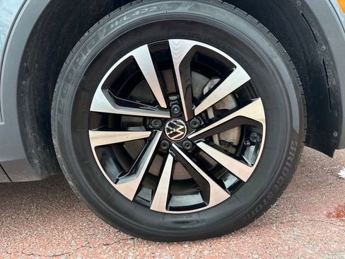 Used 2024 Volkswagen Tiguan S image 30