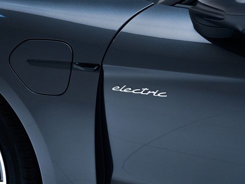 New 2026 Porsche Taycan image 13