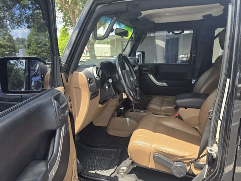Used 2012 Jeep Wrangler Unlimited Rubicon w/ Connectivity Group AWD/4WD image 14