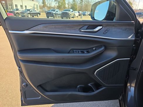 New 2026 Jeep Grand Cherokee Limited image 26